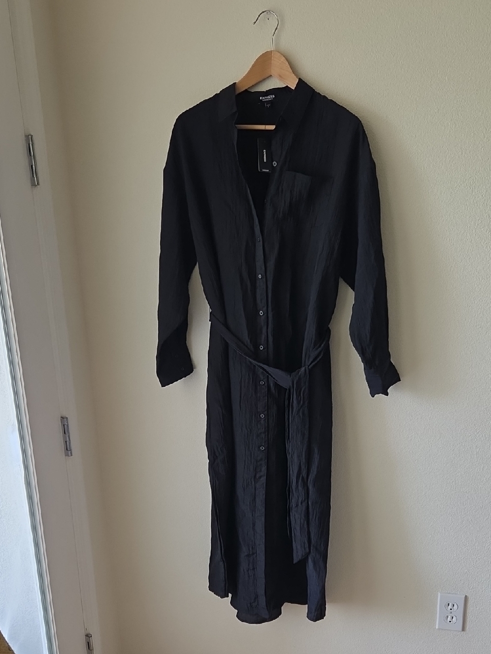Express Crinkle Portofino Maxi Shirt Dress Black with Waist Tie Sz M NEW